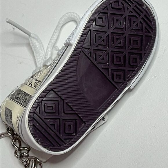 Money Shoe Keychain  - Picture 4 of 4